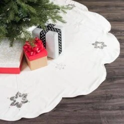Vickerman Christmas Tree Skirt (506035) -Christmas Decorations 5060355md