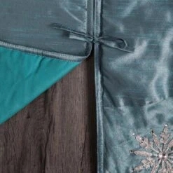 Vickerman Tree Skirt (659762) -Christmas Decorations 659762closemd